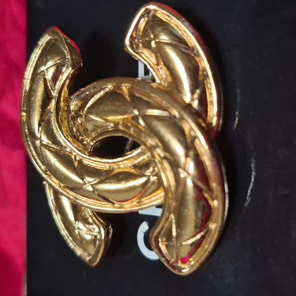 Chanel Gold Brooch - Picture 5 of 7